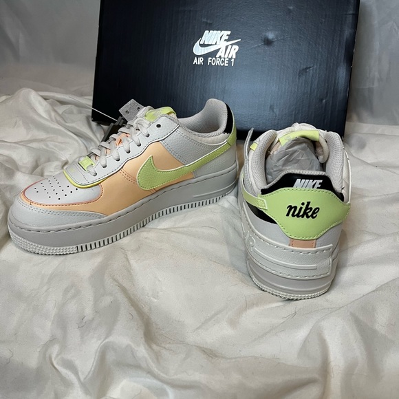 Nike Air Force 1 Shadow, Summit White, crimson tint, size 6, nwt.  RARE FIND - Picture 2 of 4
